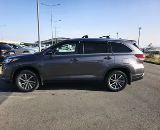 Noleggio Toyota Highlander. Auto Comfort, Premium, Crossover per il noleggio in Georgia ✓ Cauzione di Deposito di 1200 GEL ✓ Opzioni assicurative RCT, CDW, FDW, Passeggeri, Furto.