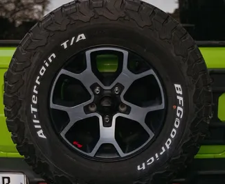 Jeep Wrangler Rubicon 2022 con sistema A trazione integrale, disponibile a Tbilisi.