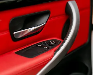 BMW 430i Cabrio 2017 disponibile per il noleggio a Tbilisi, con limite di chilometraggio di illimitato.