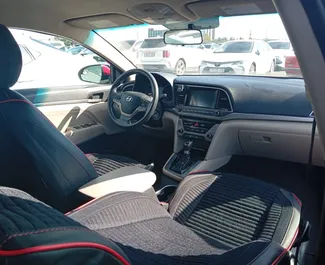 Hyundai Elantra 2018 disponibile per il noleggio a Baku, con limite di chilometraggio di illimitato.