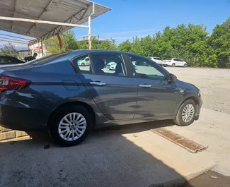 Noleggio Fiat Egea. Auto Economica, Comfort per il noleggio in Turchia ✓ Cauzione di Deposito di 200 USD ✓ Opzioni assicurative RCT, CDW, FDW, Furto, Giovane.