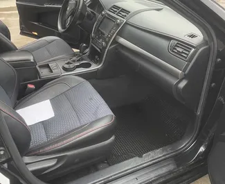 Motore Ibrido da 2,5L di Toyota Camry 2016 per il noleggio a Tbilisi.