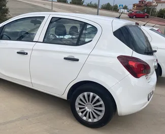 Vista frontale di un noleggio Opel Corsa a Benalmadena, Spagna ✓ Auto #15295. ✓ Cambio Manuale TM ✓ 0 recensioni.