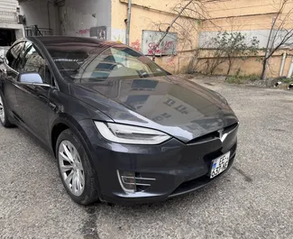Tesla Model-X 2016 disponibile per il noleggio a Tbilisi, con limite di chilometraggio di illimitato.