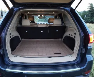 Motore Benzina da 3,6L di Jeep Grand Cherokee 2020 per il noleggio a Tbilisi.