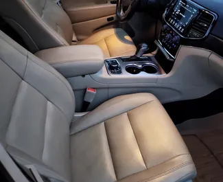 Jeep Grand Cherokee 2020 con sistema A trazione integrale, disponibile a Tbilisi.