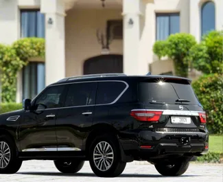Noleggio auto Nissan Patrol 2024 negli Emirati Arabi Uniti, con carburante Benzina e 400 cavalli di potenza ➤ A partire da 400 AED al giorno.