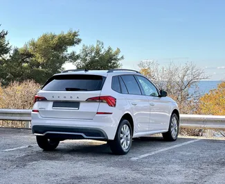 Interni di Skoda Kamiq in affitto in Montenegro. Un'ottima auto da 5 posti con cambio Automatico.