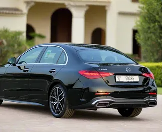 Noleggio Mercedes-Benz C200. Auto Comfort, Premium per il noleggio negli Emirati Arabi Uniti ✓ Cauzione di Deposito di 2000 AED ✓ Opzioni assicurative RCT.