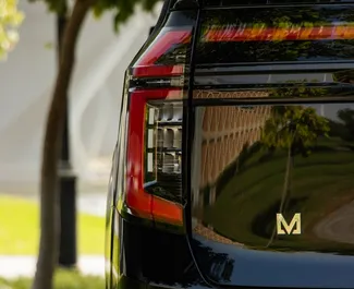 Nissan Patrol 2026 disponibile per il noleggio a Dubai, con limite di chilometraggio di 250 km/giorno.