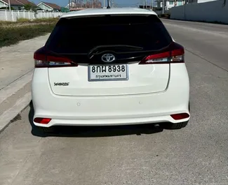 Motore Benzina da 1,5L di Toyota Yaris 2020 per il noleggio all'aeroporto Suvarnabhumi di Bangkok.