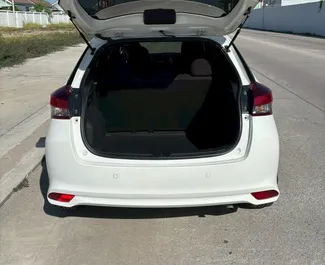 Noleggio auto Toyota Yaris #15336 Automatico all'aeroporto Suvarnabhumi di Bangkok, dotata di motore 1,5L ➤ Da Worawut in Thailandia.