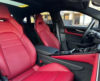 Porsche Panamera 2025 con sistema A trazione anteriore, disponibile a Dubai.