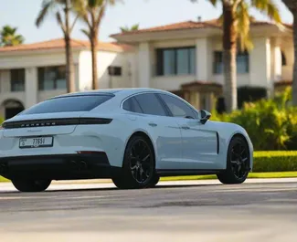 Noleggio Porsche Panamera. Auto Premium, Lusso per il noleggio negli Emirati Arabi Uniti ✓ Cauzione di Deposito di 2000 AED ✓ Opzioni assicurative [].