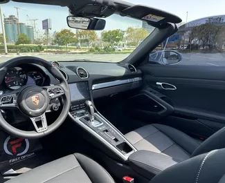 Motore Benzina da L di Porsche 718 Boxster 2025 per il noleggio a Dubai.