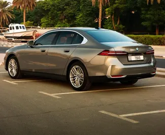Noleggio auto BMW 520i 2025 negli Emirati Arabi Uniti, con carburante Benzina e  cavalli di potenza ➤ A partire da 400 AED al giorno.