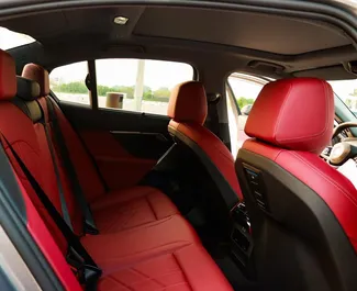 Motore Benzina da L di BMW 520i 2025 per il noleggio a Dubai.