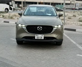 Vista frontale di un noleggio Mazda CX-5 a Dubai, Emirati Arabi Uniti ✓ Auto #7684. ✓ Cambio Automatico TM ✓ 0 recensioni.
