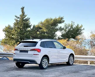 Vista frontale di un noleggio Skoda Kamiq a Budva, Montenegro ✓ Auto #15340. ✓ Cambio Automatico TM ✓ 0 recensioni.