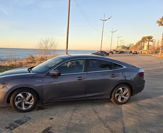 Vista frontale di un noleggio Honda Insight a Batumi, Georgia ✓ Auto #15521. ✓ Cambio Automatico TM ✓ 0 recensioni.