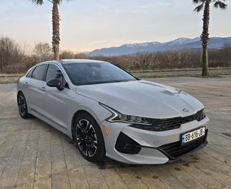 Vista frontale di un noleggio Kia K5 a Batumi, Georgia ✓ Auto #15522. ✓ Cambio Automatico TM ✓ 0 recensioni.
