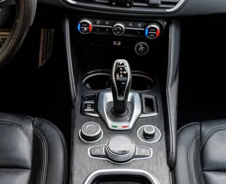Noleggio Alfa Romeo Giulia. Auto Economica, Comfort per il noleggio in Georgia ✓ Cauzione di Deposito di 540 GEL ✓ Opzioni assicurative RCT.