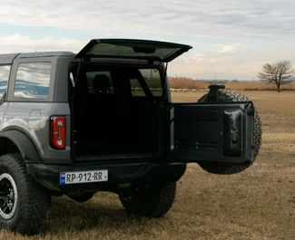 Ford Bronco 2024 con sistema A trazione integrale, disponibile a Tbilisi.