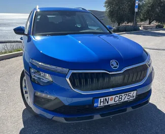 Vista frontale di un noleggio Skoda Kamiq a Herceg-Novi, Montenegro ✓ Auto #15455. ✓ Cambio Automatico TM ✓ 0 recensioni.
