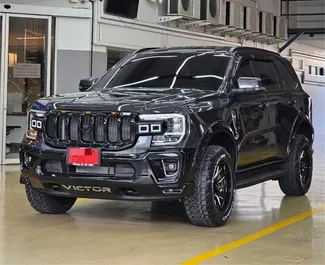 Noleggio Ford Everest. Auto Comfort, Premium, SUV per il noleggio in Thailandia ✓ Cauzione di Deposito di 10000 THB ✓ Opzioni assicurative RCT, SCDW, Passeggeri, Furto.
