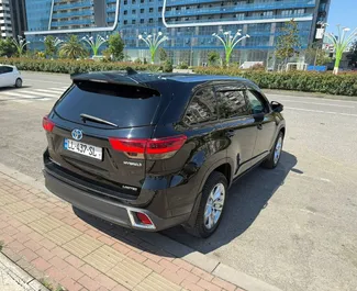 Noleggio auto Toyota Highlander 2019 in Georgia, con carburante Ibrido e 200 cavalli di potenza ➤ A partire da 110 GEL al giorno.