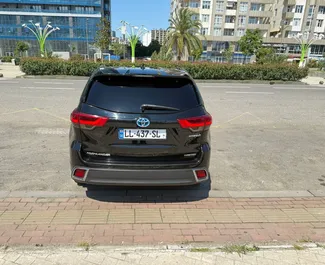 Toyota Highlander 2019 disponibile per il noleggio a Tbilisi, con limite di chilometraggio di illimitato.