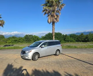 Vista frontale di un noleggio Nissan Quest a Batumi, Georgia ✓ Auto #15520. ✓ Cambio Automatico TM ✓ 0 recensioni.