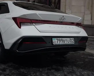 Hyundai Elantra 2024 disponibile per il noleggio ad Almaty, con limite di chilometraggio di 250 km/giorno.