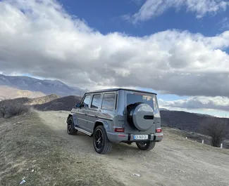 Interni di Mercedes-Benz G63 in affitto in Georgia. Un'ottima auto da 5 posti con cambio Automatico.