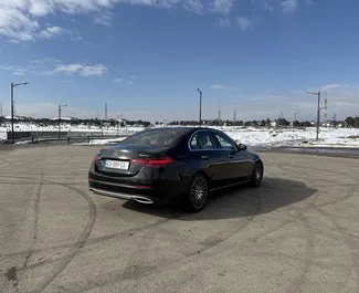 Mercedes-Benz C-Class 2023 con sistema A trazione integrale, disponibile a Tbilisi.