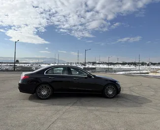 Motore Benzina da 2,0L di Mercedes-Benz C-Class 2023 per il noleggio a Tbilisi.