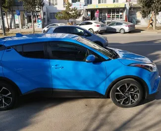 Noleggio Toyota C-HR. Auto Economica, Comfort, Crossover per il noleggio in Georgia ✓ Cauzione di Deposito di 200 GEL ✓ Opzioni assicurative RCT, SCDW, Furto.