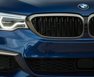 Noleggio BMW 5-Series. Auto Comfort, Premium per il noleggio in Georgia ✓ Cauzione di Deposito di 800 GEL ✓ Opzioni assicurative RCT, FDW, Passeggeri, Giovane.