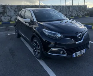 Vista frontale di un noleggio Renault Kaptur a Durazzo, Albania ✓ Auto #15422. ✓ Cambio Automatico TM ✓ 0 recensioni.