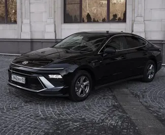 Vista frontale di un noleggio Hyundai Sonata ad Almaty, Kazakistan ✓ Auto #15093. ✓ Cambio Automatico TM ✓ 0 recensioni.