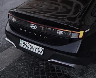 Hyundai Sonata 2025 disponibile per il noleggio ad Almaty, con limite di chilometraggio di 250 km/giorno.