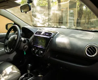 Motore Benzina da 1,3L di Mitsubishi Attrage 2024 per il noleggio a Dubai.