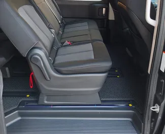 Motore Benzina da 2,5L di Hyundai Staria 2024 per il noleggio a Tbilisi.