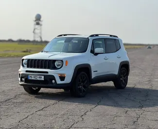 Vista frontale di un noleggio Jeep Renegade a Kutaisi, Georgia ✓ Auto #15405. ✓ Cambio Automatico TM ✓ 0 recensioni.