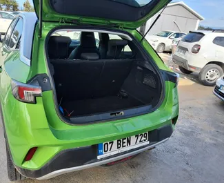 Noleggio Opel Mokka. Auto Comfort, Crossover per il noleggio in Turchia ✓ Cauzione di Deposito di 500 USD ✓ Opzioni assicurative RCT, CDW, FDW, Furto.