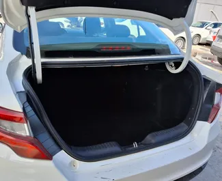 Motore Diesel da 1,3L di Fiat Egea 2023 per il noleggio all'aeroporto di Antalya.