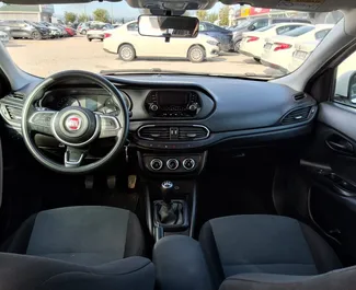 Noleggio Fiat Egea. Auto Economica, Comfort per il noleggio in Turchia ✓ Cauzione di Deposito di 300 USD ✓ Opzioni assicurative RCT, CDW, FDW, Furto.