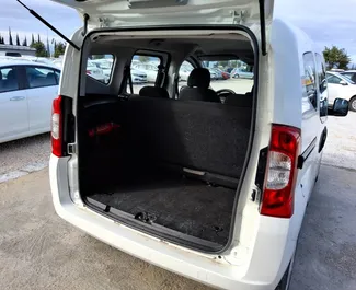 Motore Benzina da 1,4L di Fiat Fiorino 2023 per il noleggio all'aeroporto di Antalya.