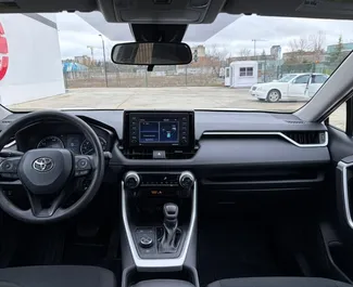 Motore Ibrido da 2,5L di Toyota Rav4 2023 per il noleggio a Kutaisi.