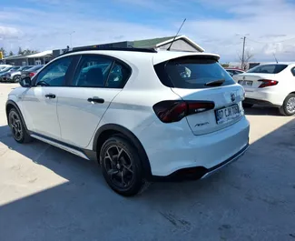 Motore Benzina da 1,4L di Fiat Egea Cross 2024 per il noleggio all'aeroporto di Antalya.